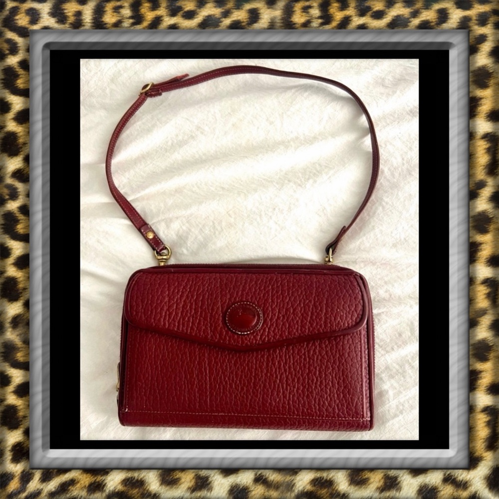 👑✅PRICE FIRM✅ Beautiful Vintage Dooney & Bourke Rich Burgundy Large Wallet Bag
